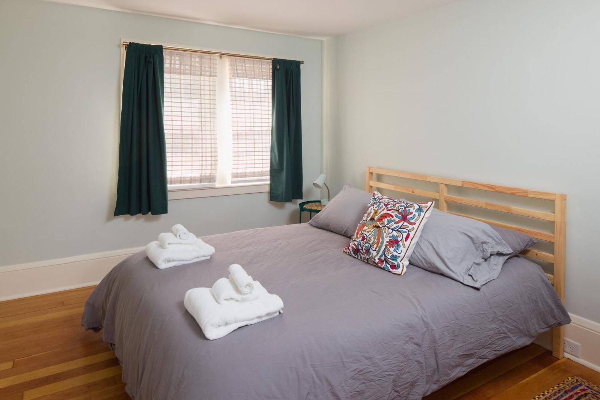 Queen City Bungalow & Cottages برلينغتون المظهر الخارجي الصورة